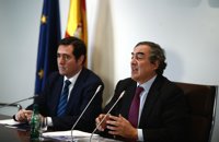 CEOE propone subir los salarios un 0,9% este año y un 1,3% en 2016