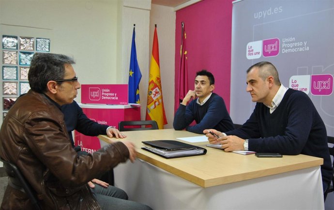Imagen de la reunión entre los dirigentes de UPyD y No Más Ruido