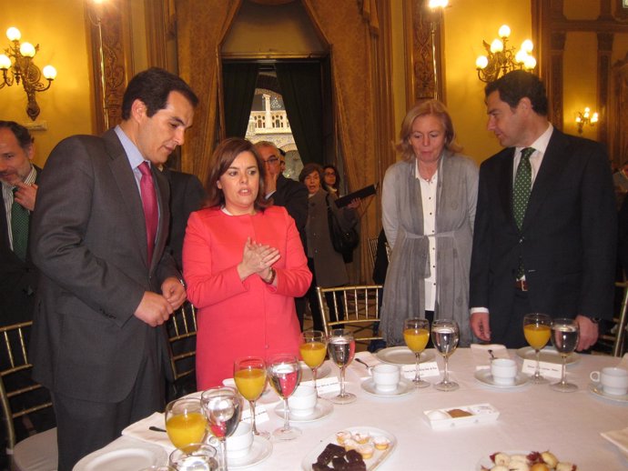 Soraya Sáenz de Santamaria y Juanma Moreno