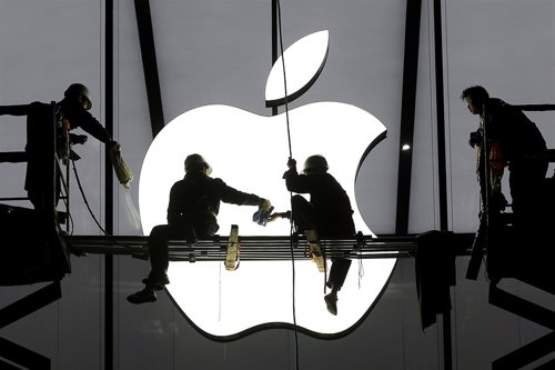 Workers prepare for the opening of an Apple store in Hangzhou