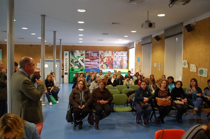 Charla a los empleados de Sadeco