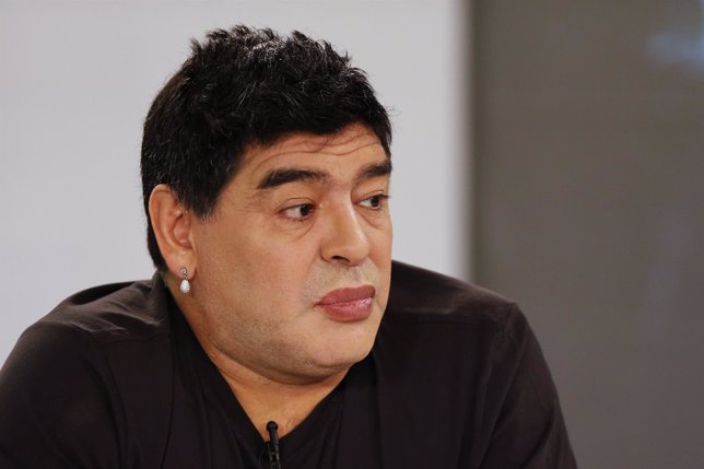 Maradona rejuvence pasando por quirófano