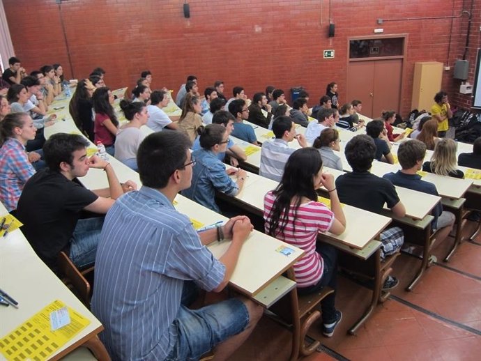 Estudiantes en un aula