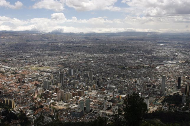 Una vista de la ciudad de Bogotá desde sus montañas 