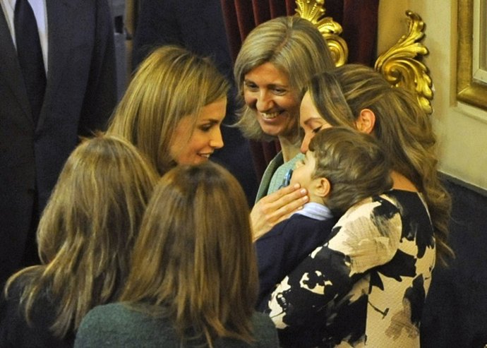 Reina Letizia de lo más cariñosa con un niño enfermo 