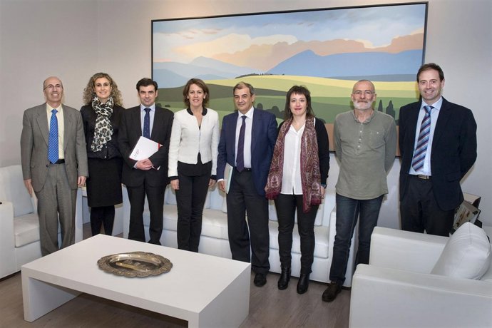 Barcina junto al presidente de CEPES y representantes de ANEL.