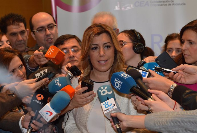 Susana Díaz presidenta de la Junta de Andalucía atiende a los medios