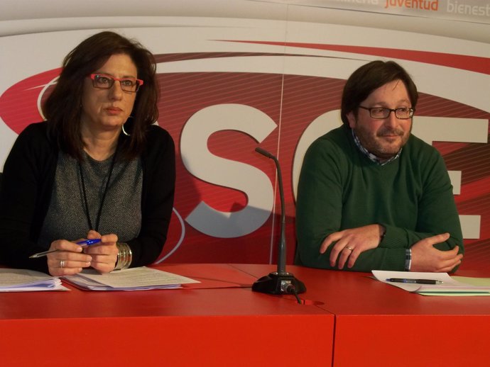 Teresa Gutiérrez y Santiago Blanco en rueda de prensa