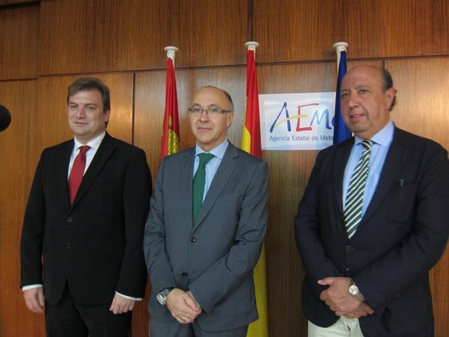 Ruiz Medrano en el centro, flanqueado por Alberto Bretón (izda) y Germán López.