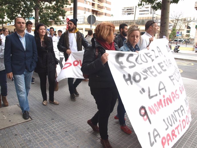 Mario Cortés PP en la manifestación de alumnos consula y fonda