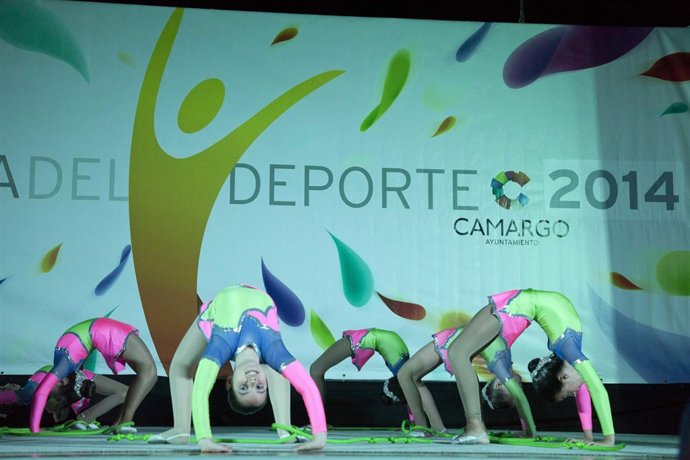 Las alumnas de la escuela de gimnasia rítmica en la Fiesta del Deporte