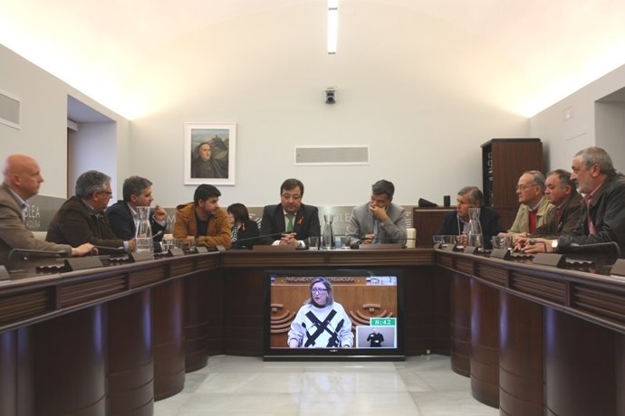 Vara se reúne con alcaldes para hablar de centros escolares