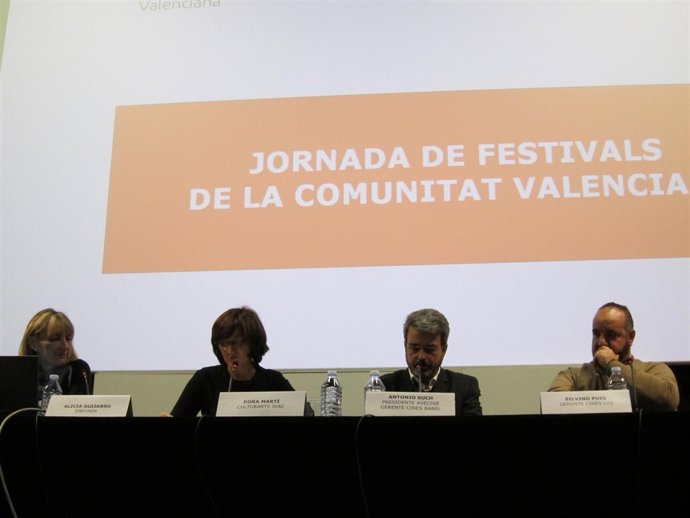 Los exponentes durante la presentación del informe en la Filmoteca