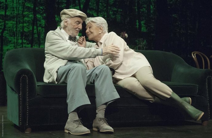 Lola Herrera y Héctor Alterio en la obra 'En el estanque dorado'