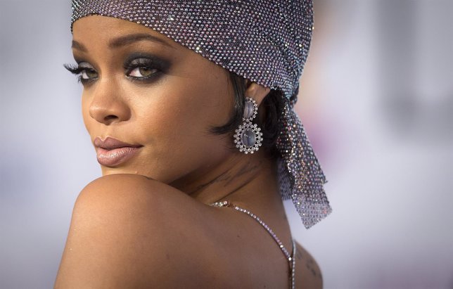 Puma nomeia a cantora Rihanna como diretora criativa de coleção feminina