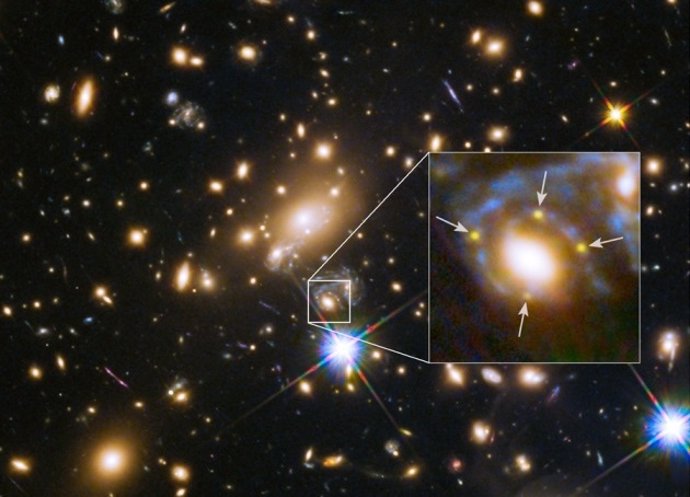 La supernova Refsdal aparece cuatro veces en una imagen