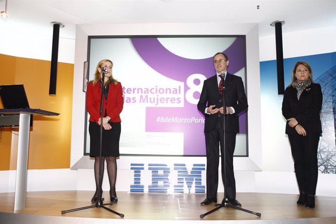 Alfonso Alonso celebra el Día Internacional de la Mujer en IBM
