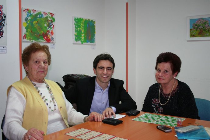 Pedro Casares en su visita a la calle Alta