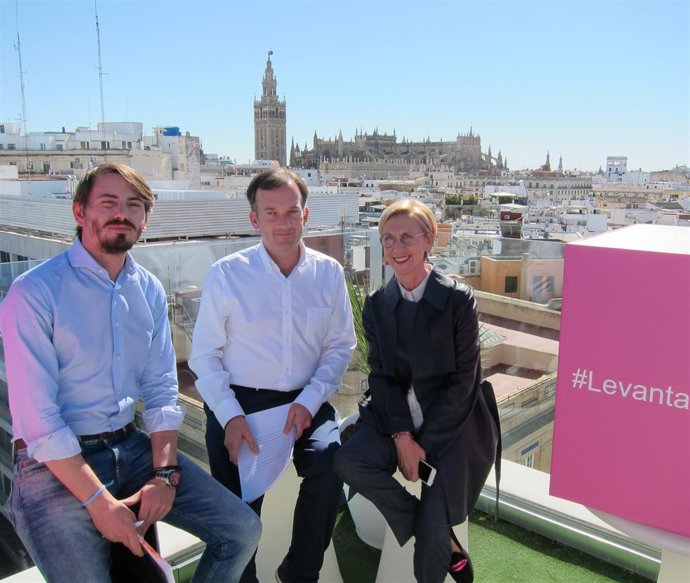 Los líderes de UPyD Ramón Mesa, Martín de la Herrán y Rosa Díez