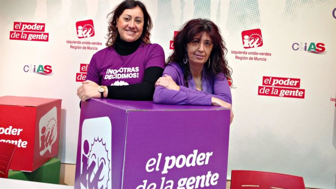 La responsable de Mujer de IU-Verdes, Victoria Rodríguez, en la sede del partido