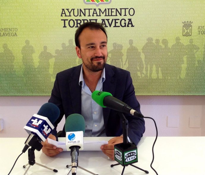 Javier López Estrada, concejal de Empleo de Torrelavega 