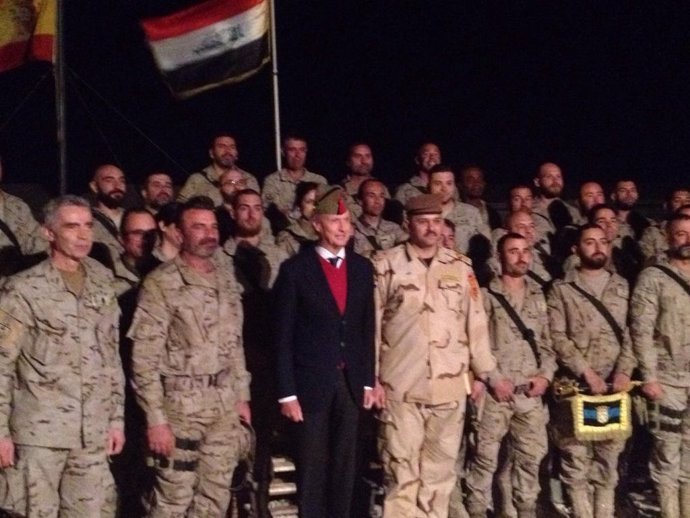 El ministro Pedro Morenés visita a las tropas en Irak