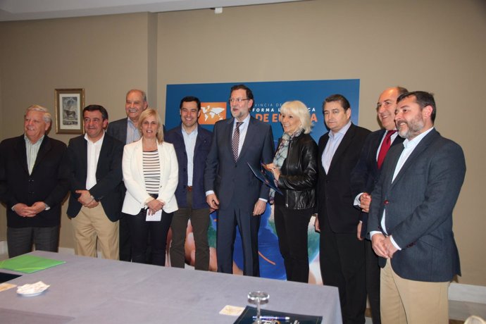 Rajoy, junto a Moreno y Sanz, con alcaldes del PP de Cádiz