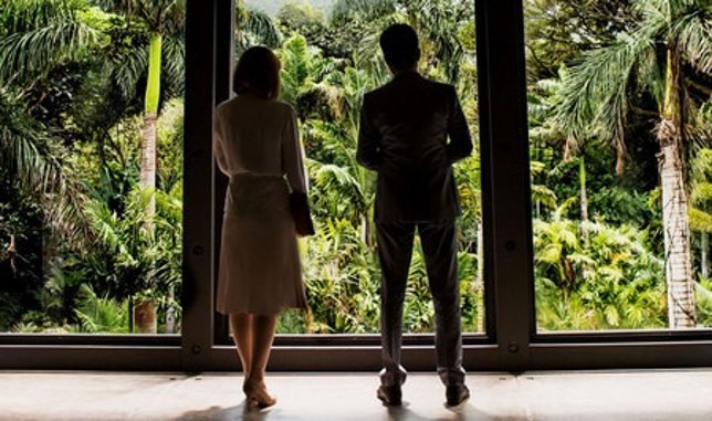 Bryce Dallas Howard e Irrfan Khan en Jurassic World