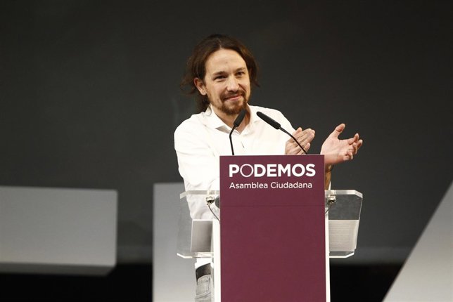 Iglesias aplaudiendo