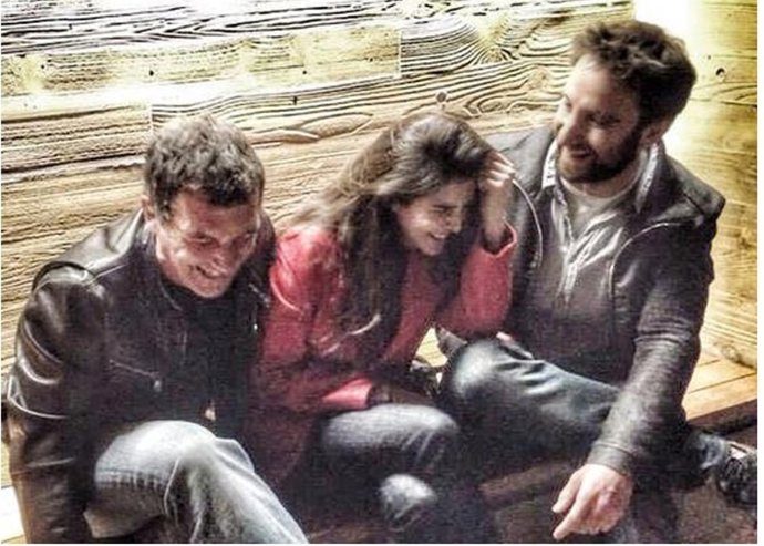 Dani Rovira junto a su novia Clara Lago y su amigo Antonio Bandera