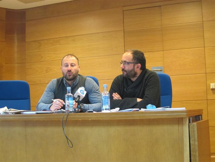 El diputado de AGE, Ramón Vázquez, y Roi Cagiao, de EU