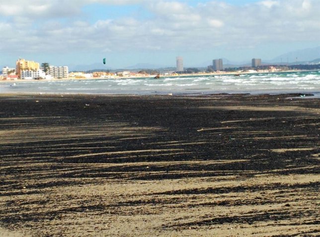 Vertido sobre la playa El Rinconcillo de Algeciras (Cádiz)