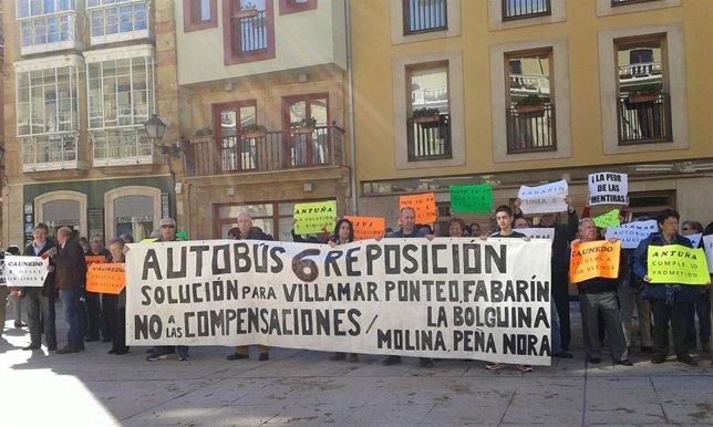 Concentración vecinal por la Línea 6. 