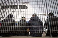 Los niños de Lampedusa: Escapando de las olas, de los traficantes y de los esclavistas