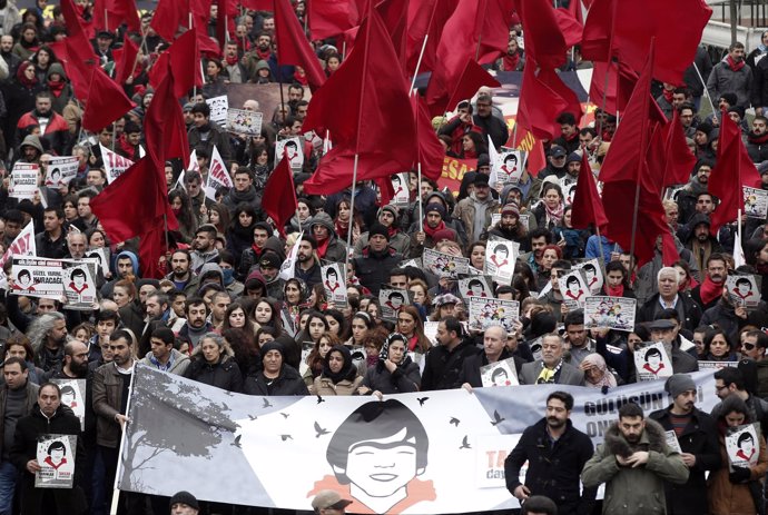 Protesta en Estambul por el aniversario de muerte de Berkin Elvan