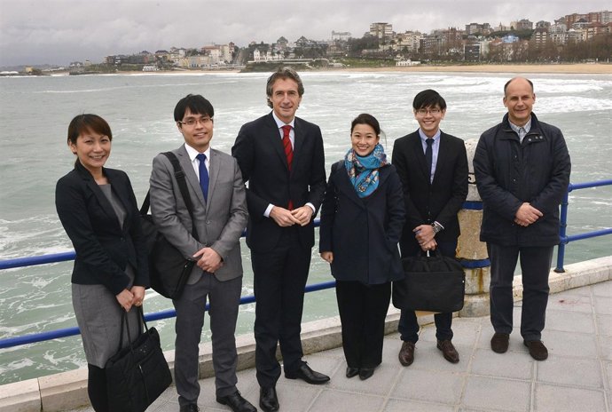 El alcalde con una delegación de Singapur