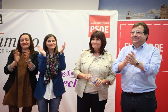 Micaela Navarro y Guillermo Fernández Vara en acto del Día de la Mujer en Jerez 