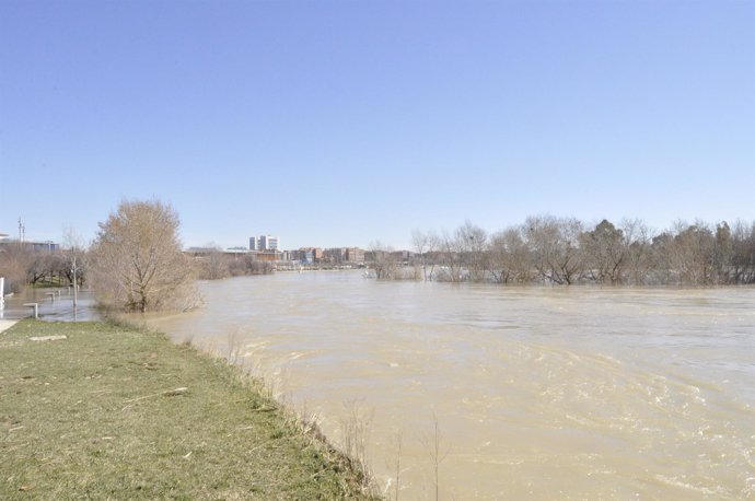 Imagen del río Ebro en la Expo tras la crecida de febrero-marzo de 2015.