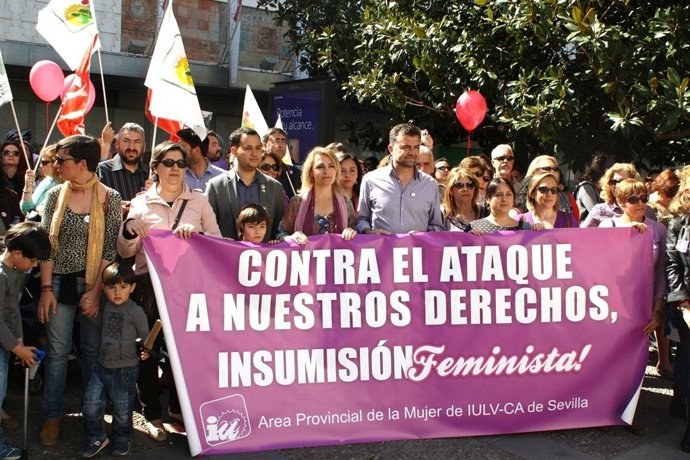 Dirigentes de IU en la manifestación de Sevilla