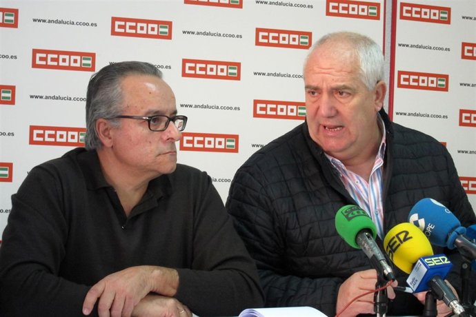 El secretario general de CCOO-A, Francisco Carbonero (d), junto a José Moral