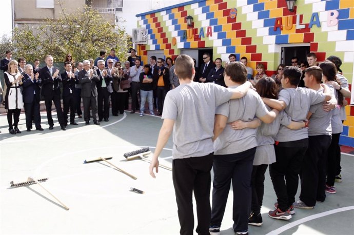 Fabra inaugura nuevas instalaciones de un centro de acogida de menores