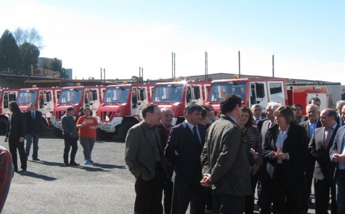 Rosa Quintana en la presentación en Santiago de motobombas para Santiago
