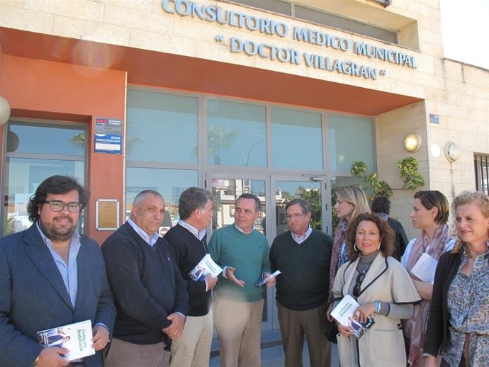 Juan Bueno en el consultorio de Espartinas