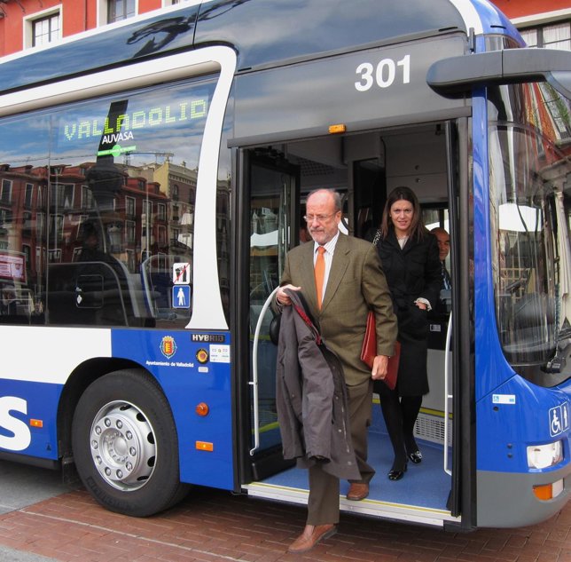 El alcalde de Valladolid, en un autobús municipal