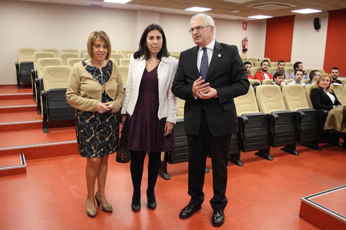 Gálvez, Almanzor y Parras presentan las becas 'Talentum Startups'.