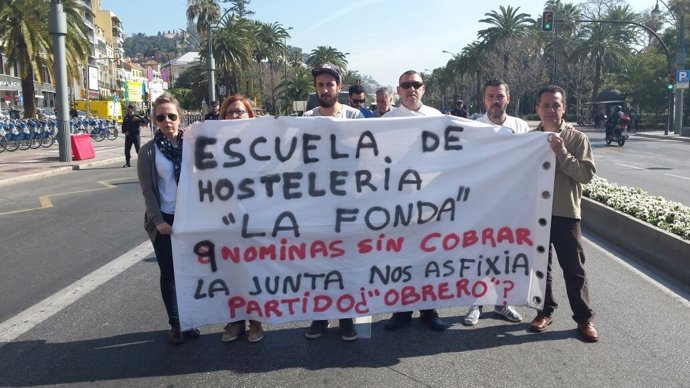 Manifestación escuelas de hostelería la consula y la fonda