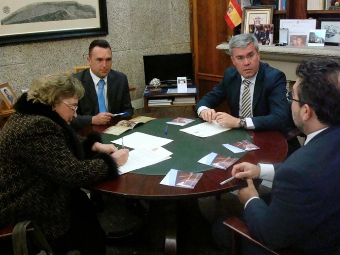 Firma de convenio del alcalde de Jaén con la familia de Alfonso Parras
