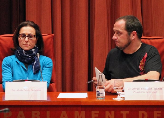 Mireia Pujol y el presidente de la comisión del fraude, David Fernández