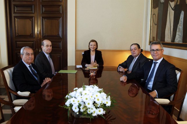 Reunión de AVE con la Presidenta de Aragón, Luisa Fernanda Rudi.