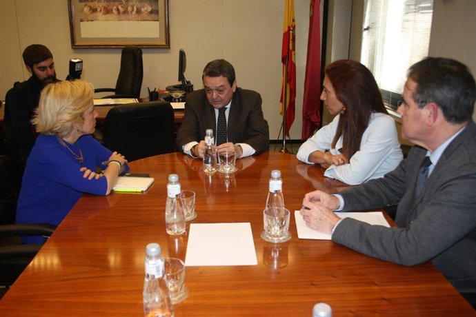 Reunión de la consejera de Agricultura y Agua con el presidente de CROEM